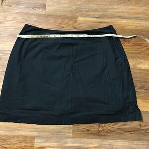 Sahalie size 10 Black Short Cotton/Spandex